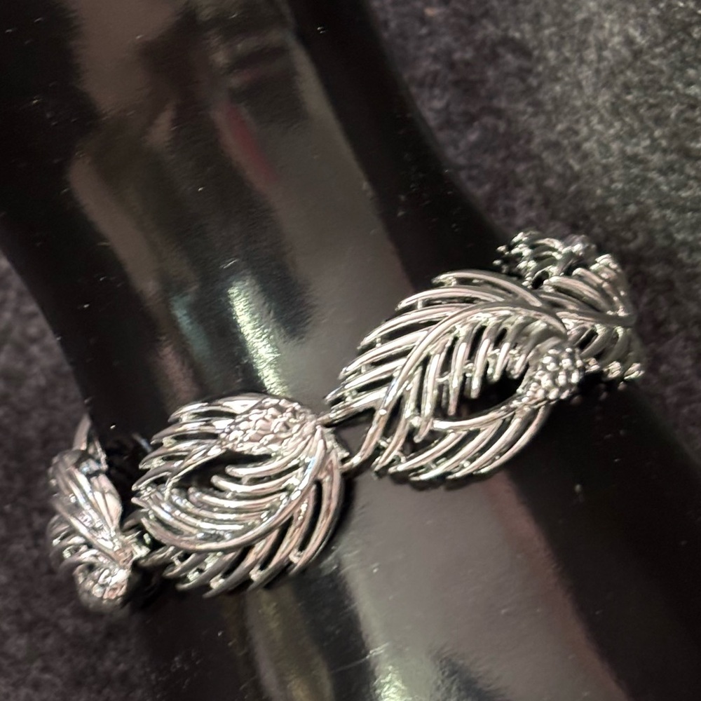 Elegant Vintage Lisner Silver Open Filigree Leaf Bracelet